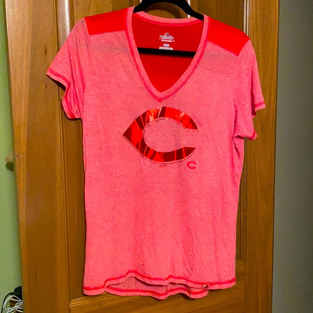 Cincinnati Reds Majestic lightweight v-neck tee